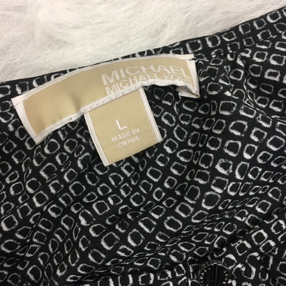 Michael Kors 3/4 Adjustable Sleeve Keyhole Blouse - Picture 3 of 6